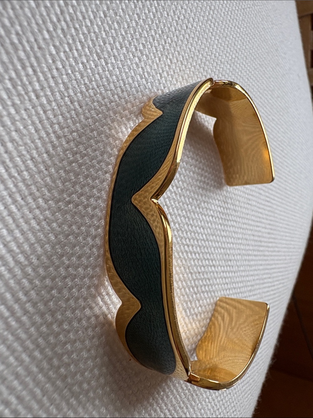 Avon color dash cuff Bracelet in green and gold